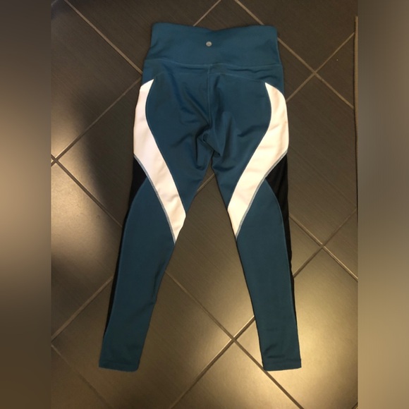 Buttery-Soft Shaping Leggings (Size Small) - Picture 14 of 16